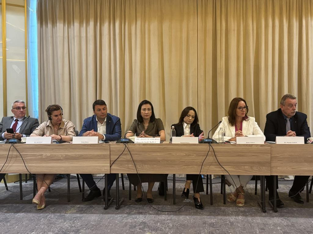 Đại sứ Việt Nam tại Bulgaria Nguyễn Thị Minh Nguyệt tham dự cuộc gặp giữa lãnh đạo doanh nghiệp Bulgaria với các cơ quan đại diện tại Bulgaria.